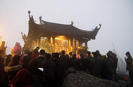 cho-thue-xe-di-le-hoi-chua-yen-tu-xe-doi-moi-gia-re-nhat-ha-noi