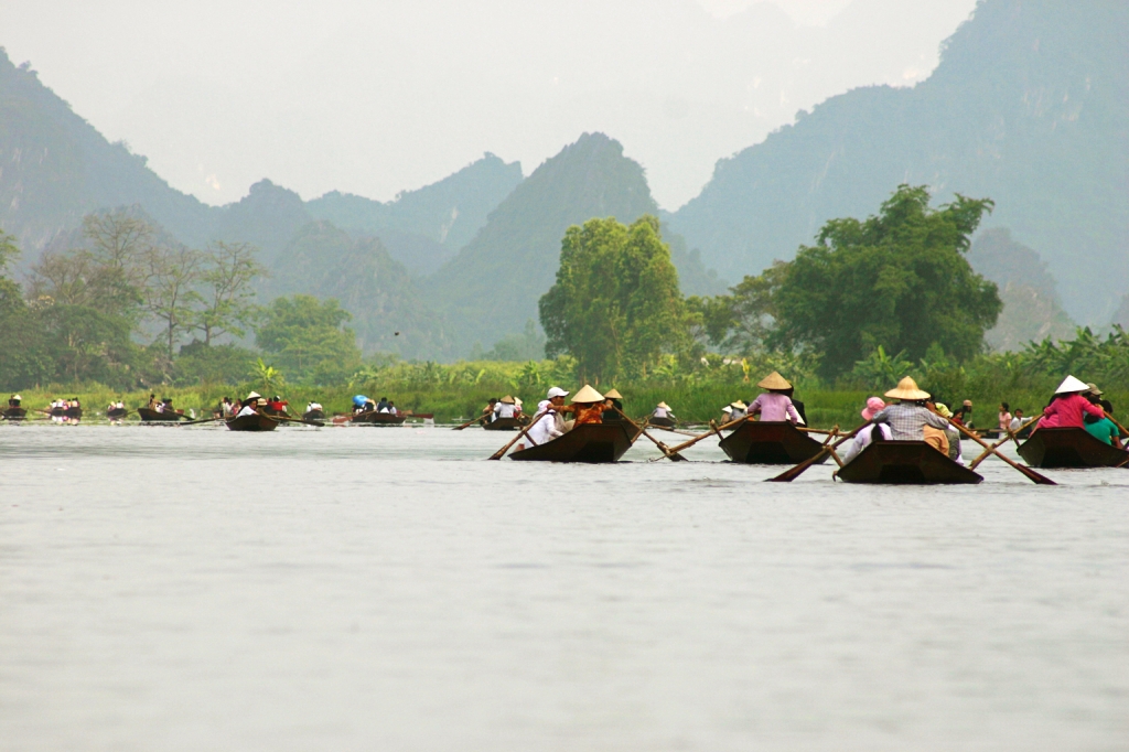 hinh-anh-le-hoi-chua-huong (1)