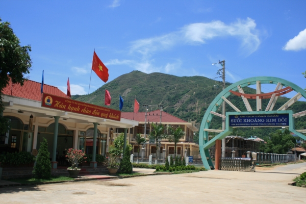 gioi-thieu-suoi-nuoc-nong-kim-boi (1)