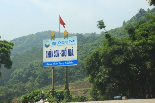 den-thien-son-suoi-nga-thuong-ngoan-ki-quan-thien-nhien-tuyet-dep (1)