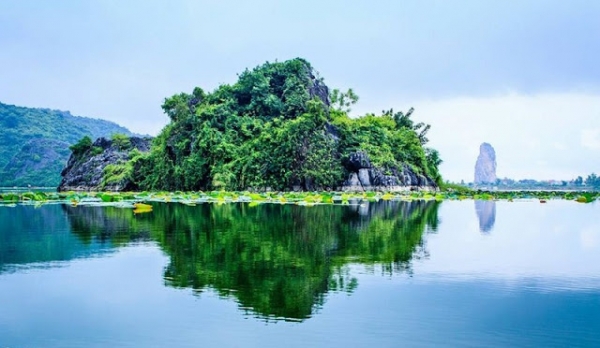ho-quan-son-non-nuoc-huu-tinh-noi-ha-long-can-cua-ha-noi (3)
