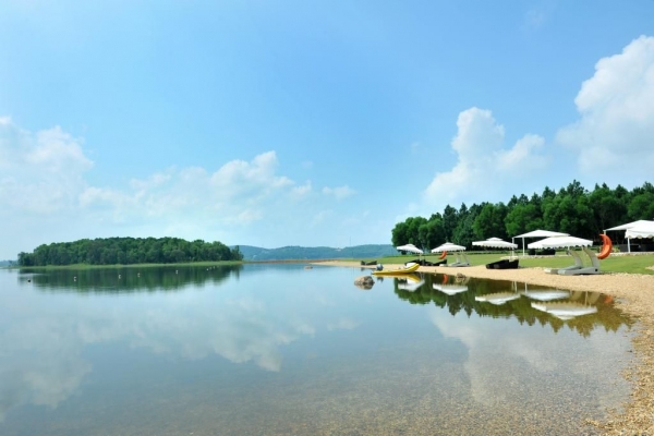 trai-nghiem-canh-sac-huu-tinh-noi-ho-dai-lai