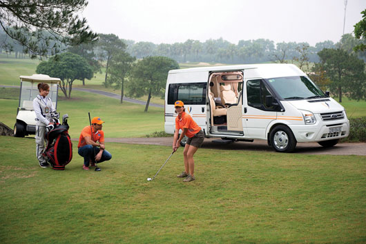 hinh-anh-xe-DCar-limousine-fordtransit-chuyen-co-mat-dat-dongatrans (21)
