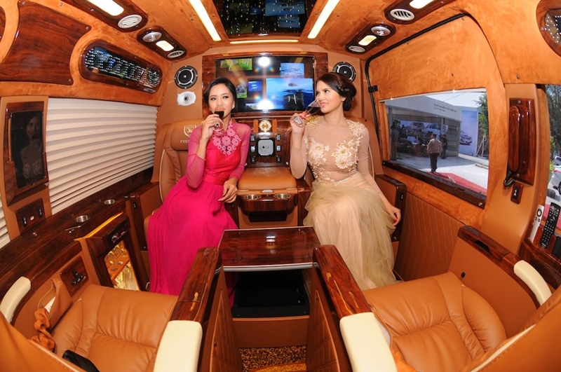 hinh-anh-xe-DCar-limousine-fordtransit-chuyen-co-mat-dat-dongatrans (55)
