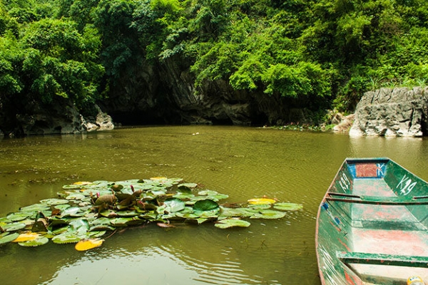 thong-tin-du-lich-hang-luon-ao-dong-ha-nam-2