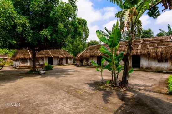 cho-thue-xe-di-lang-viet-co-co-vien-lau-ninh-binh