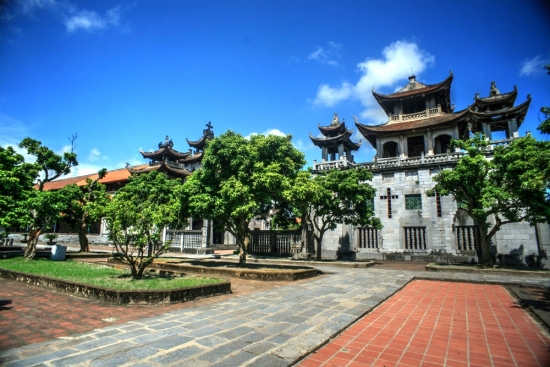 thong-tin-du-lich-huu-ich-ve-nha-tho-phat-diem-ninh-binh