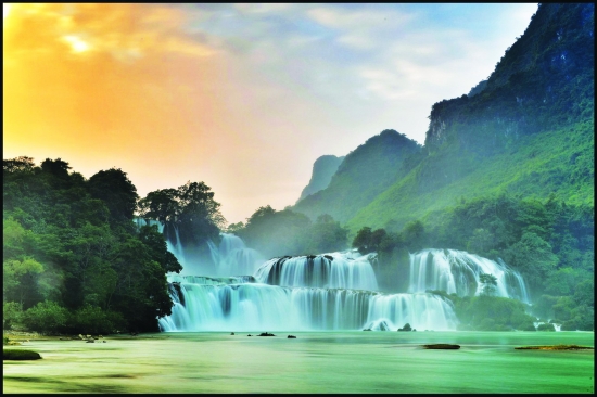 cho-thue-xe-di-thac-ban-gioc-cao-bang